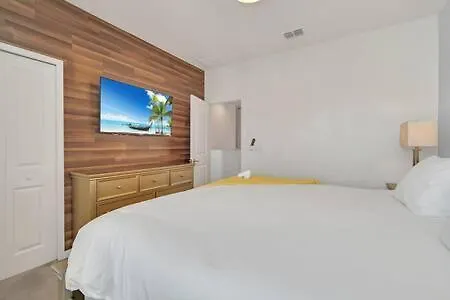 Serene Sunsets - E04 Holiday home *