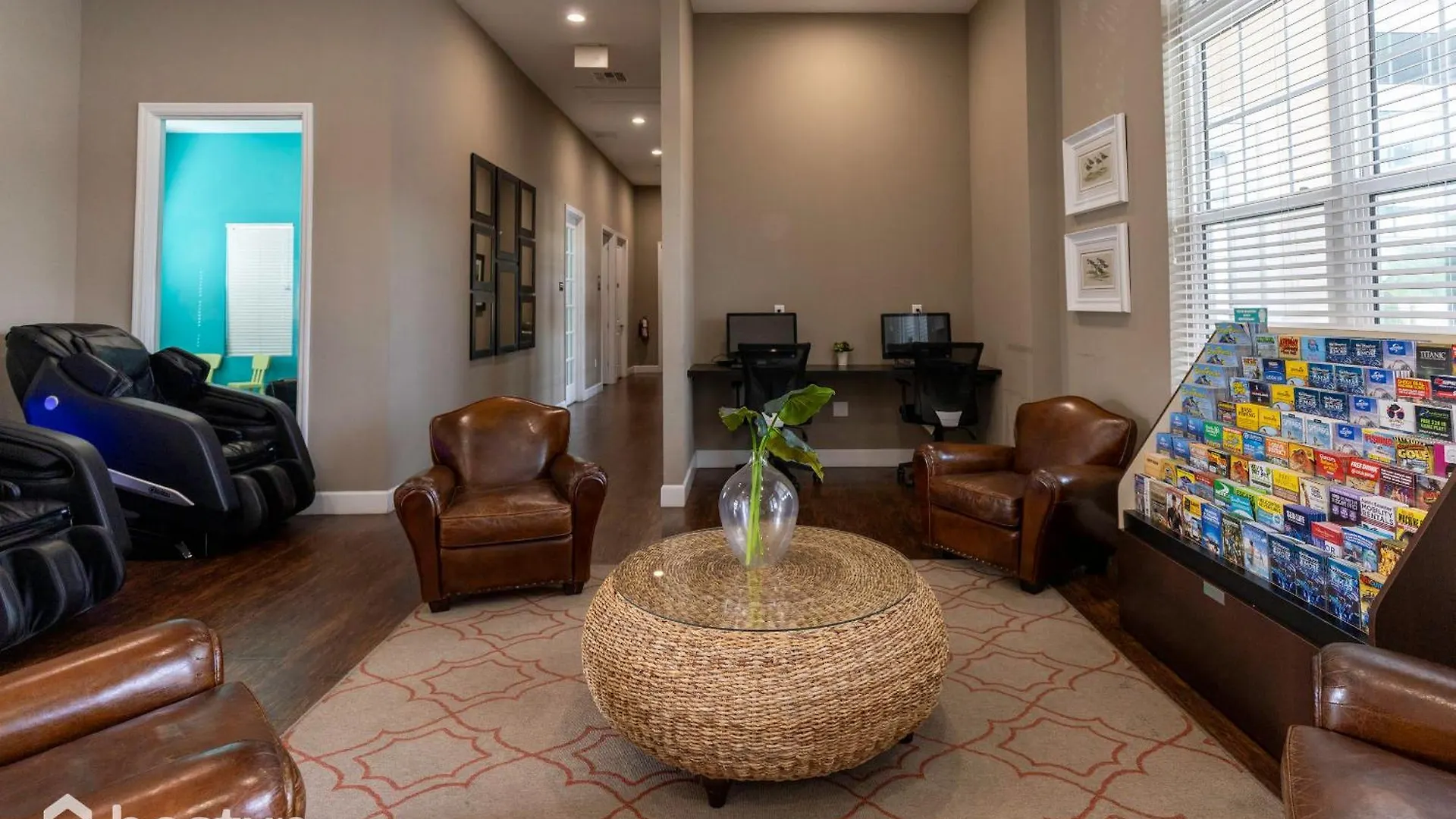 Fabulous Townhome Near The Parks