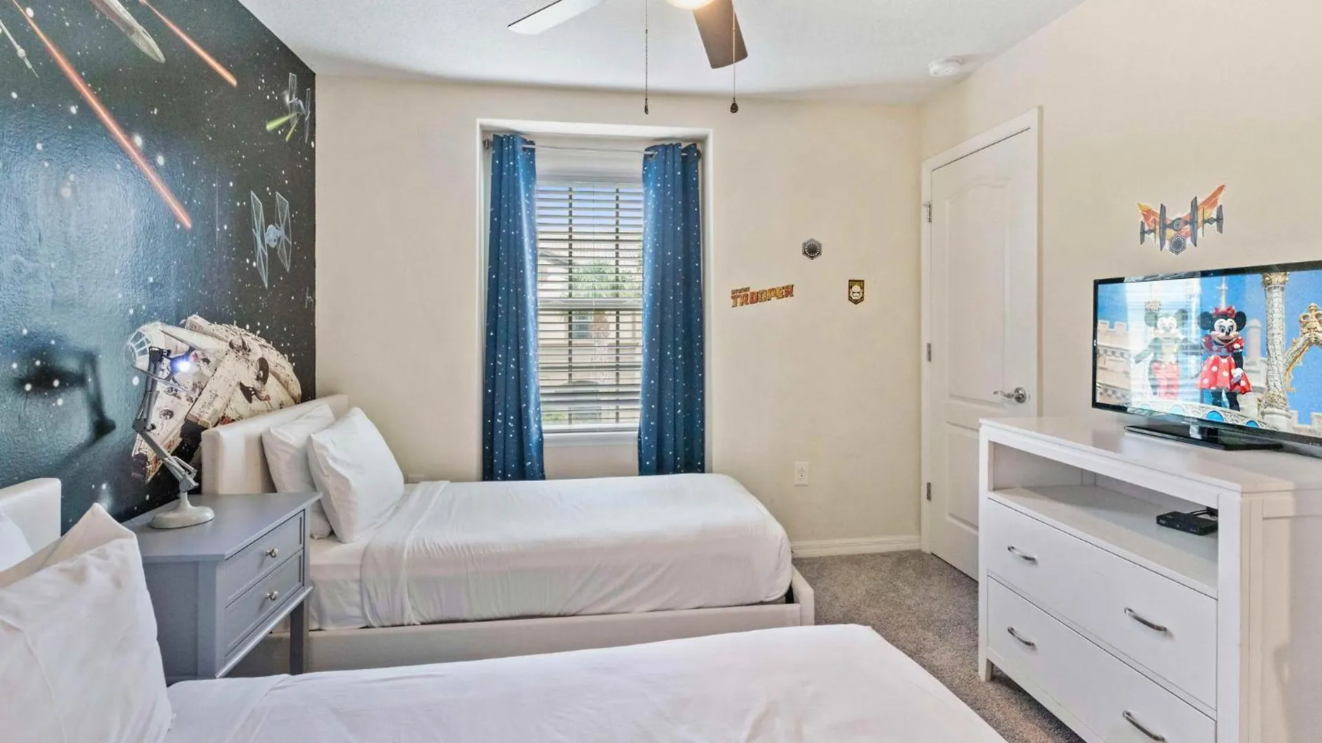 Townhome With Private Pool, Bbq & Free Waterpark Holiday home
