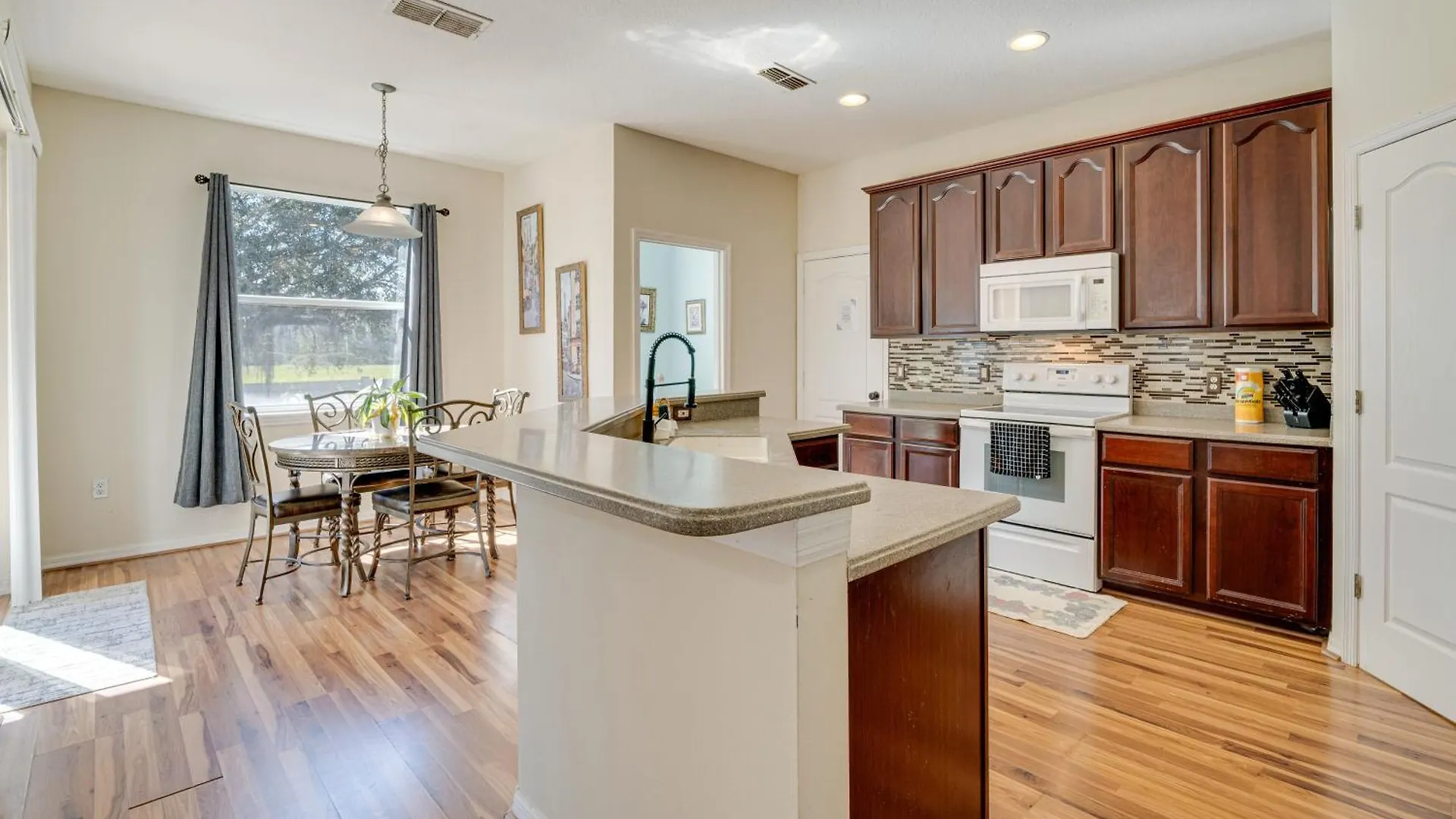 Elegant And Spacious Vacation Home! * Kissimmee