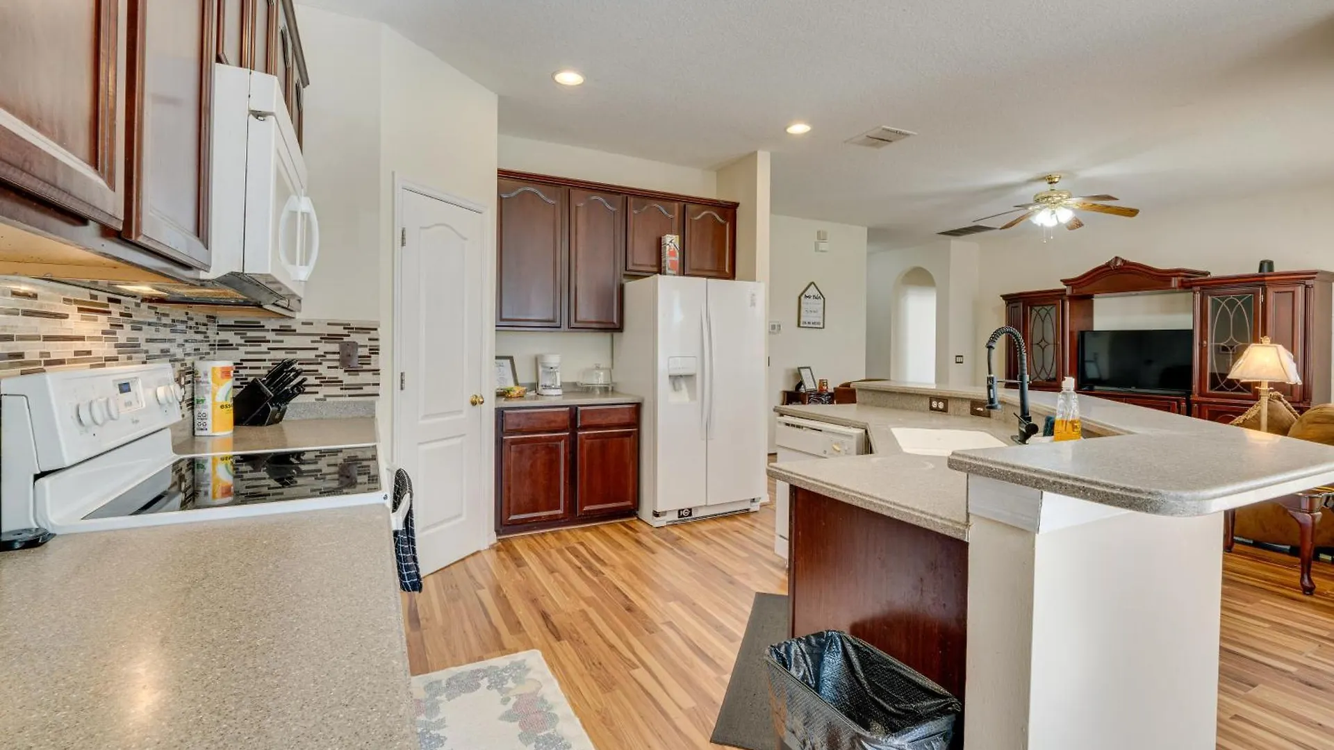 Elegant And Spacious Vacation Home! Holiday home