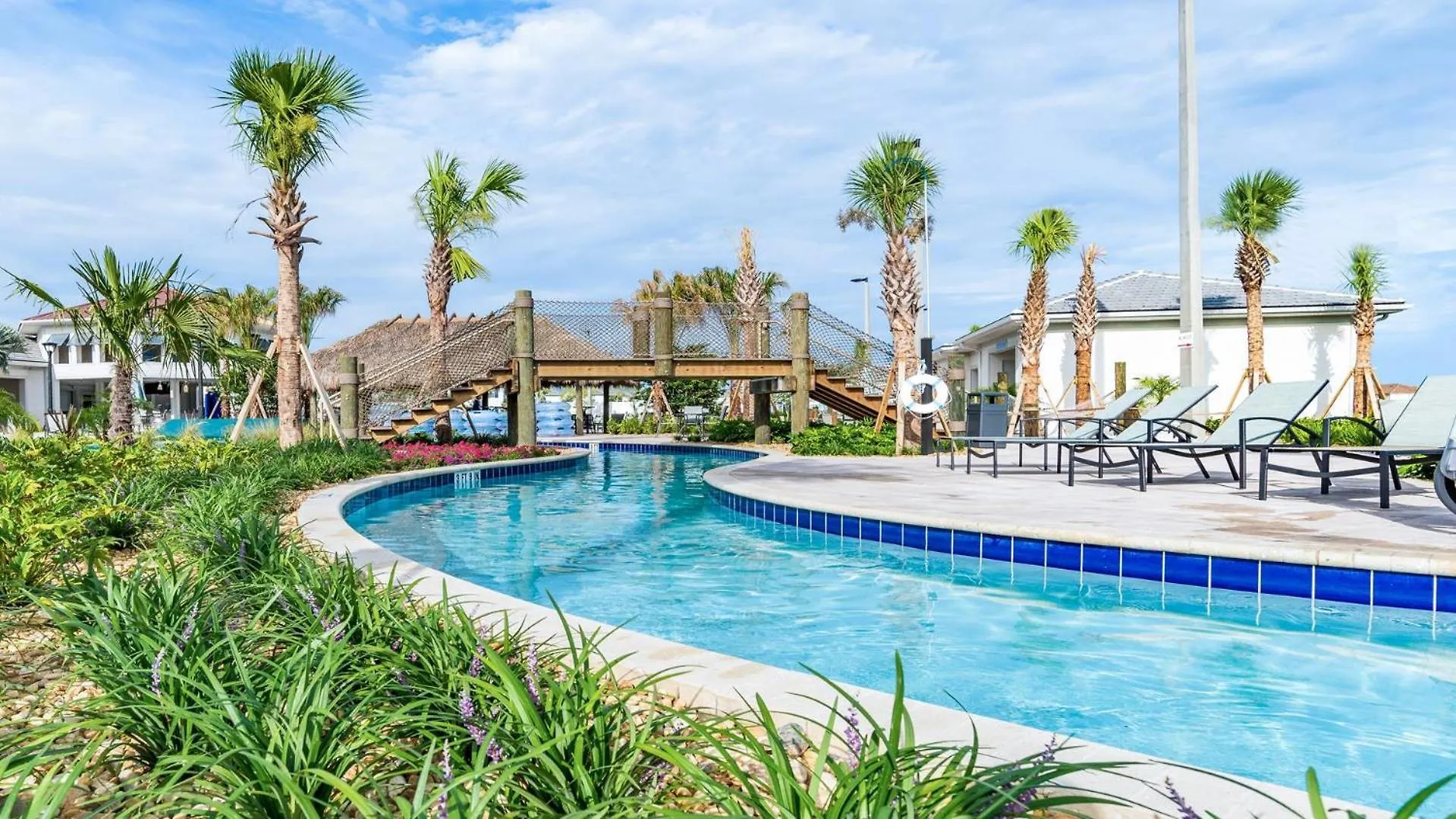 Elegant Retreat With Private & Pool Holiday home
