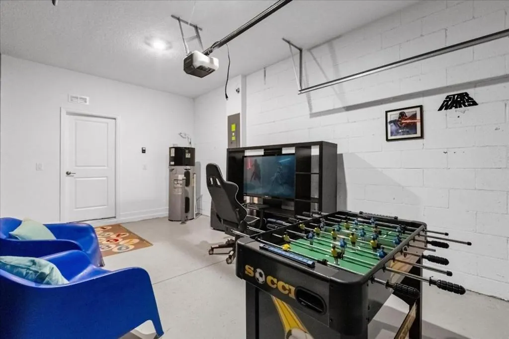 6 Bedrooms- 5 Bathrooms- Storey 2809 Bd * Kissimmee