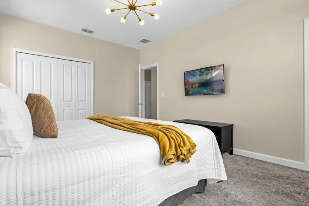 6 Bedrooms- 5 Bathrooms- Storey 2809 Bd * Kissimmee