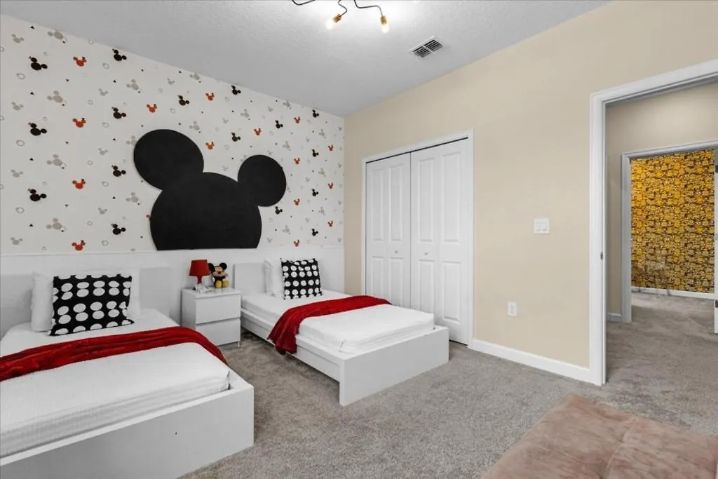 6 Bedrooms- 5 Bathrooms- Storey 2809 Bd Kissimmee