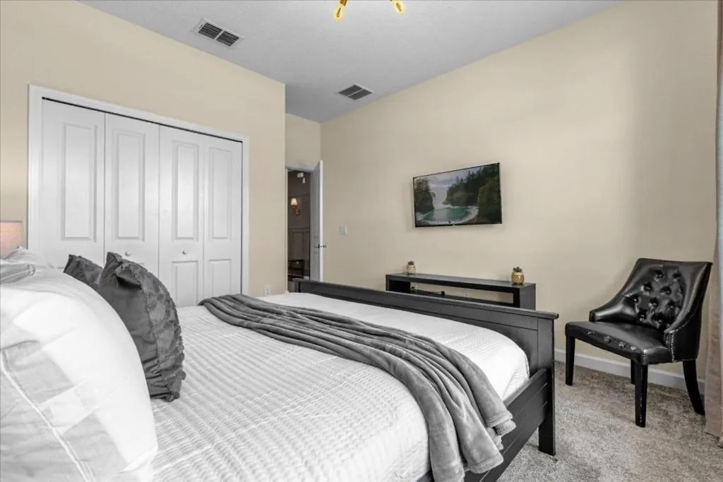 6 Bedrooms- 5 Bathrooms- Storey 2809 Bd Kissimmee