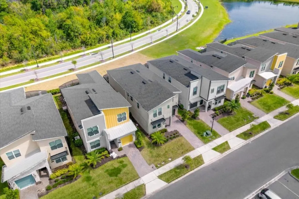 6 Bedrooms- 5 Bathrooms- Storey 2809 Bd *