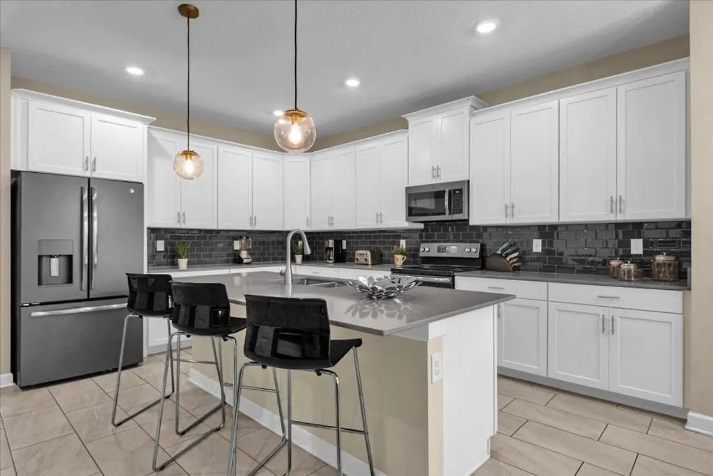 6 Bedrooms- 5 Bathrooms- Storey 2809 Bd Holiday home Kissimmee
