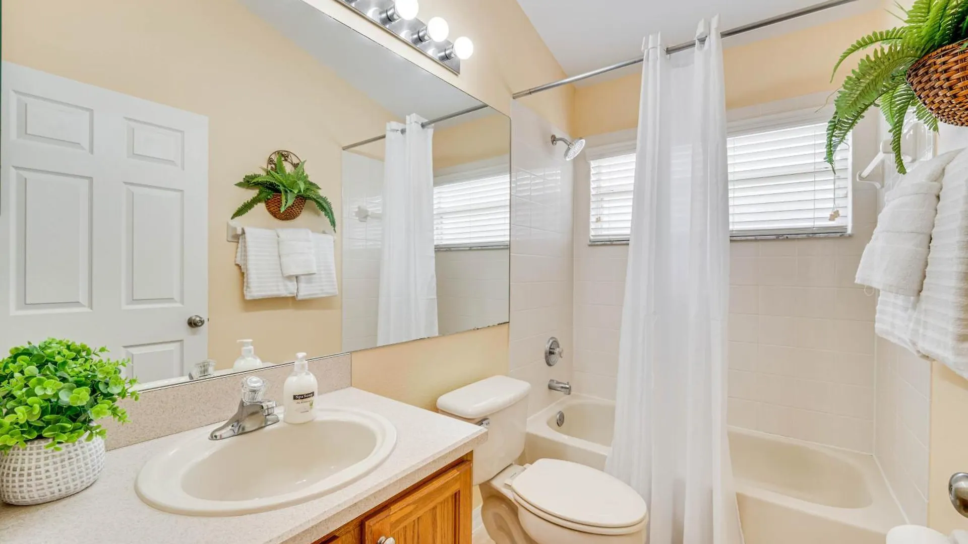 Renovated Kissimmee - 10 Mi To Springs