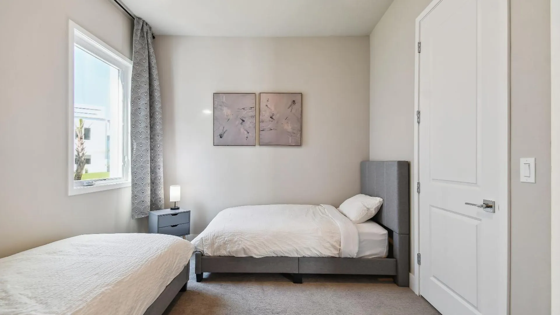 Stunning New Close To World Apartment