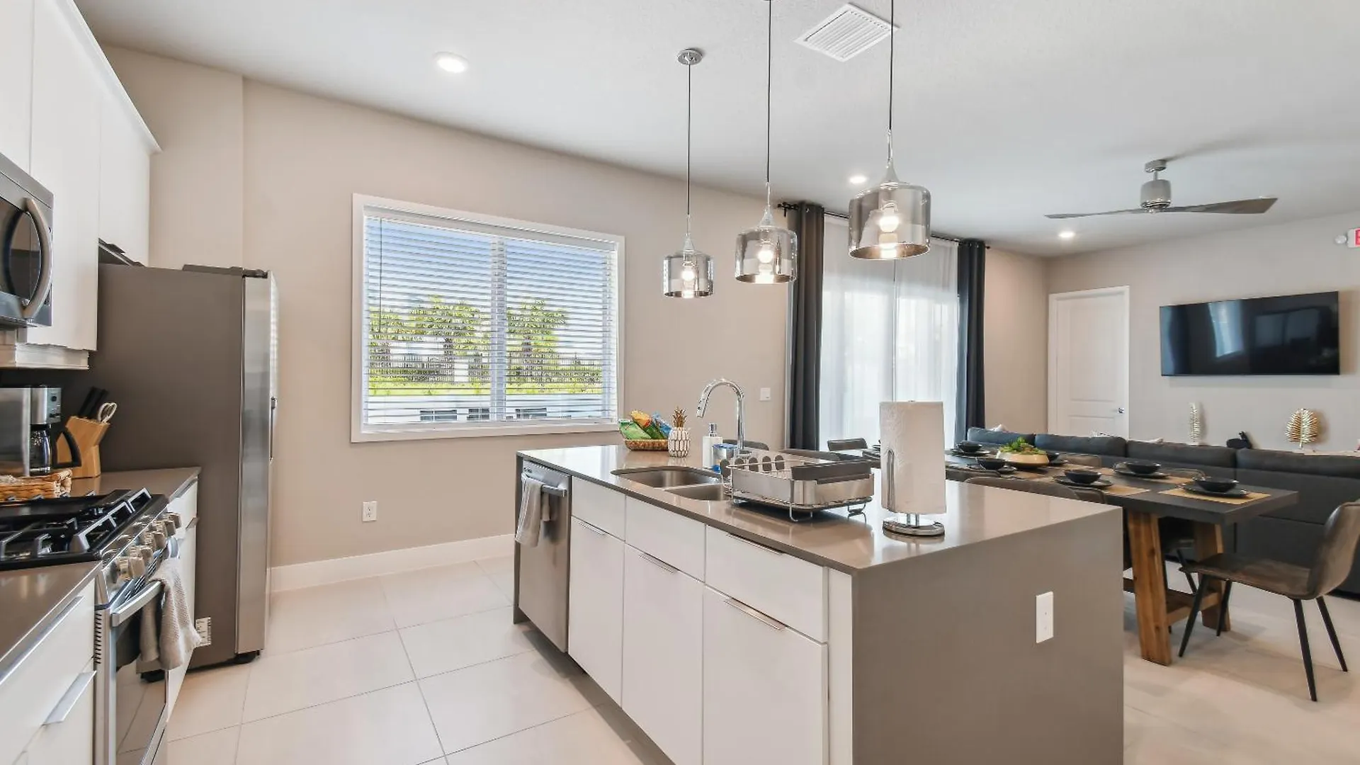 Stunning New Close To World Apartment