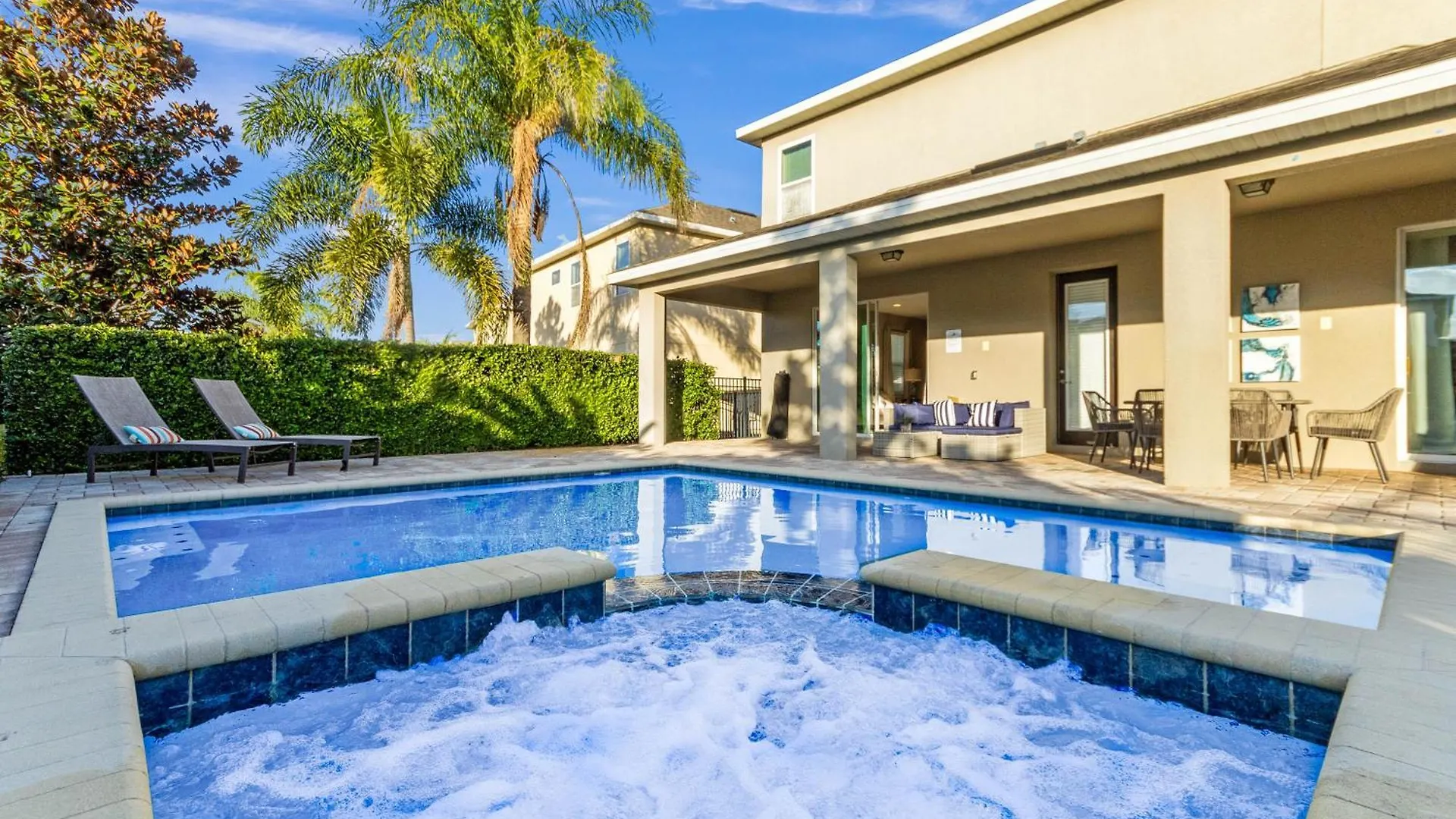 Luxury Near 10 Bedroom With Private Pool & Villa