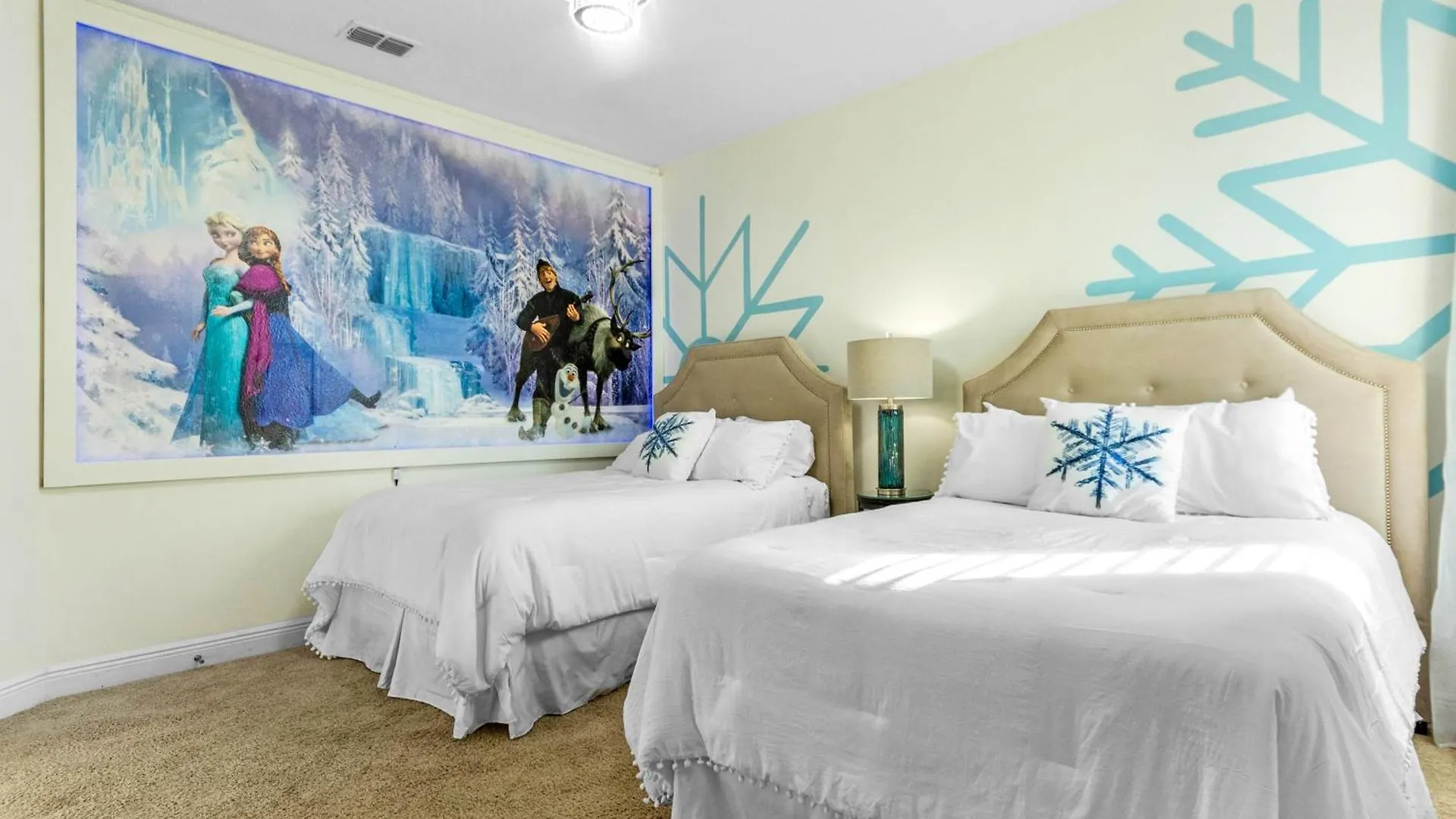 Luxury Near 10 Bedroom With Private Pool &