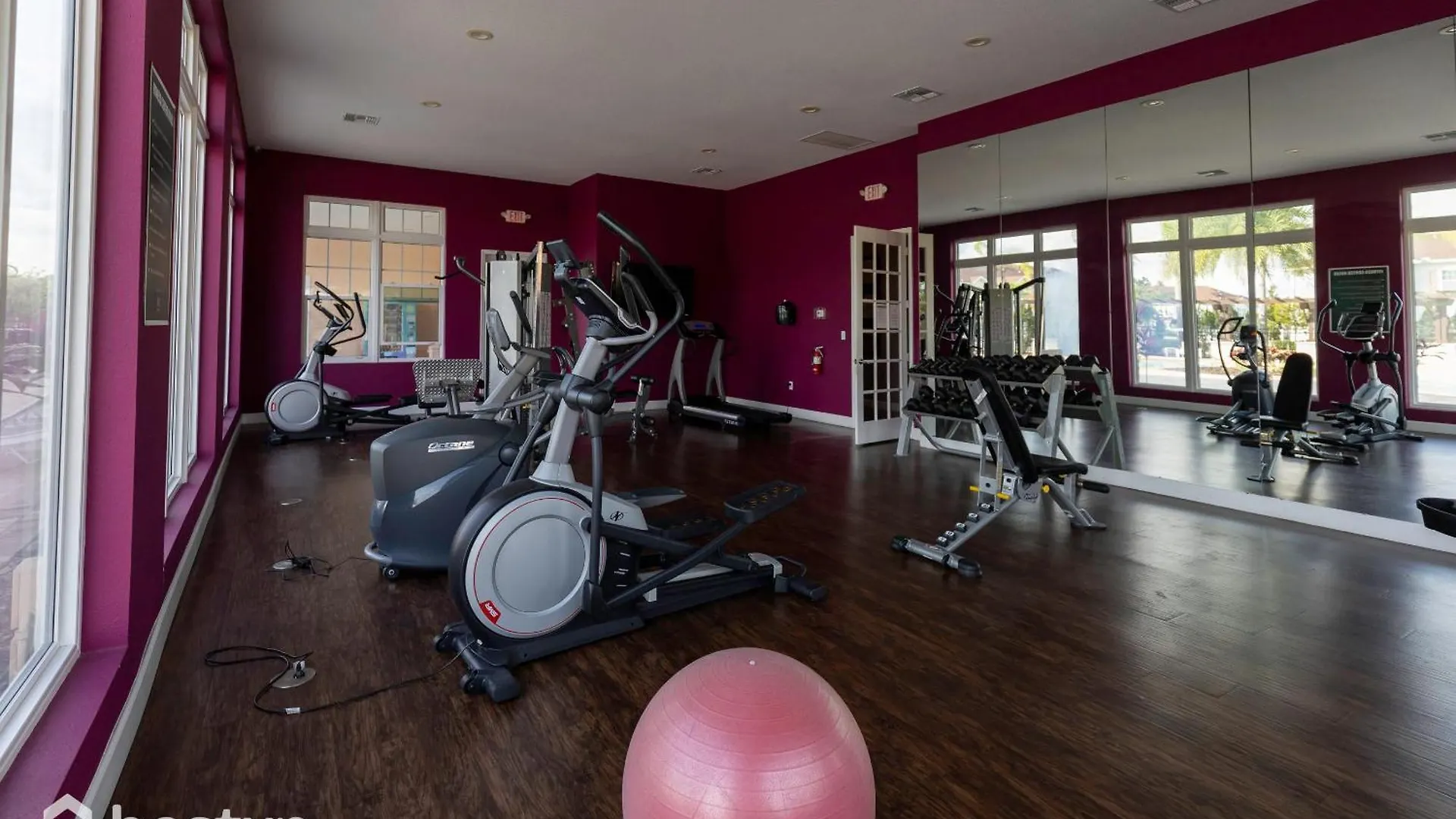 Fabulous Townhome Near The Parks *