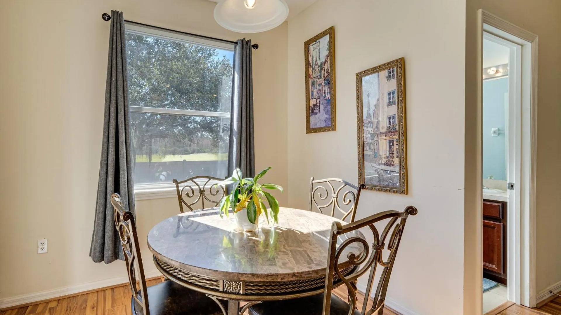 Holiday home Elegant And Spacious Vacation Home!