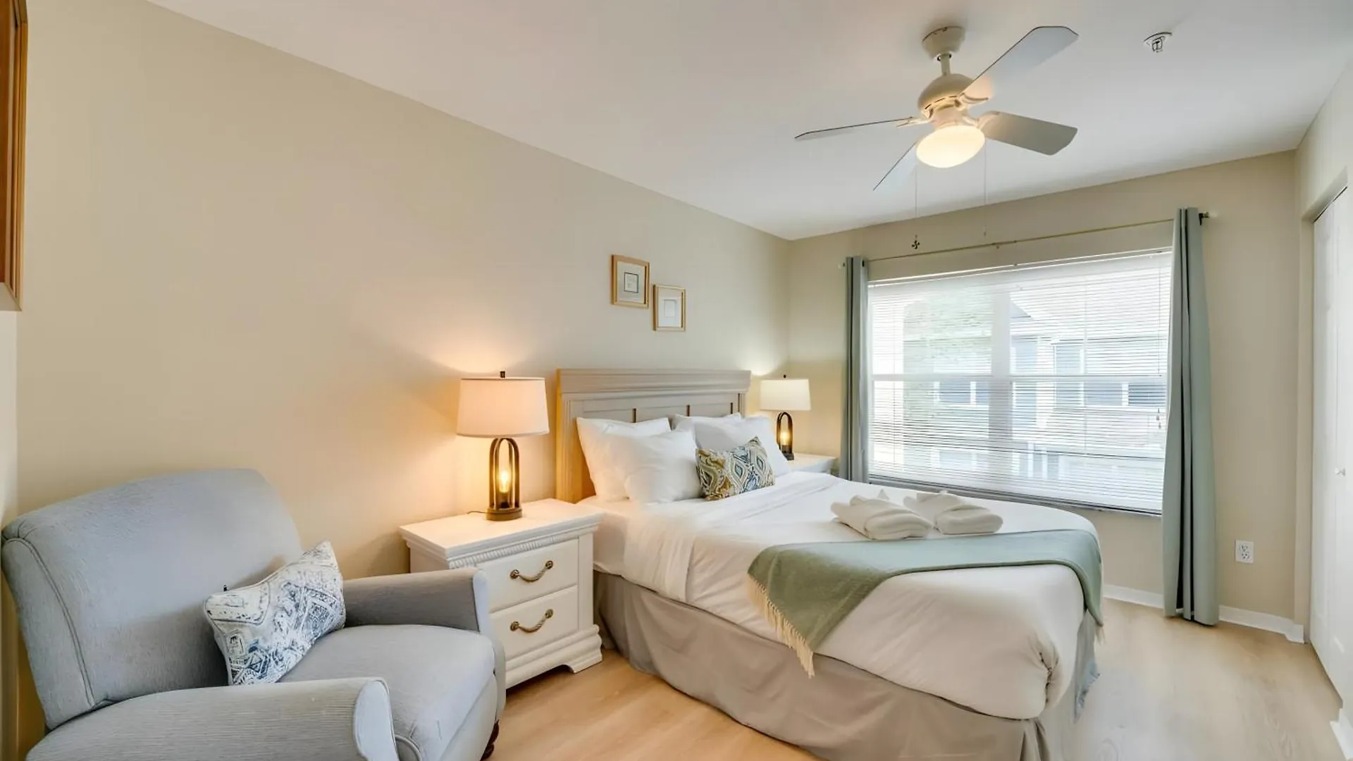 Haven Beautiful 3 Bedroom Th In Gated Community *