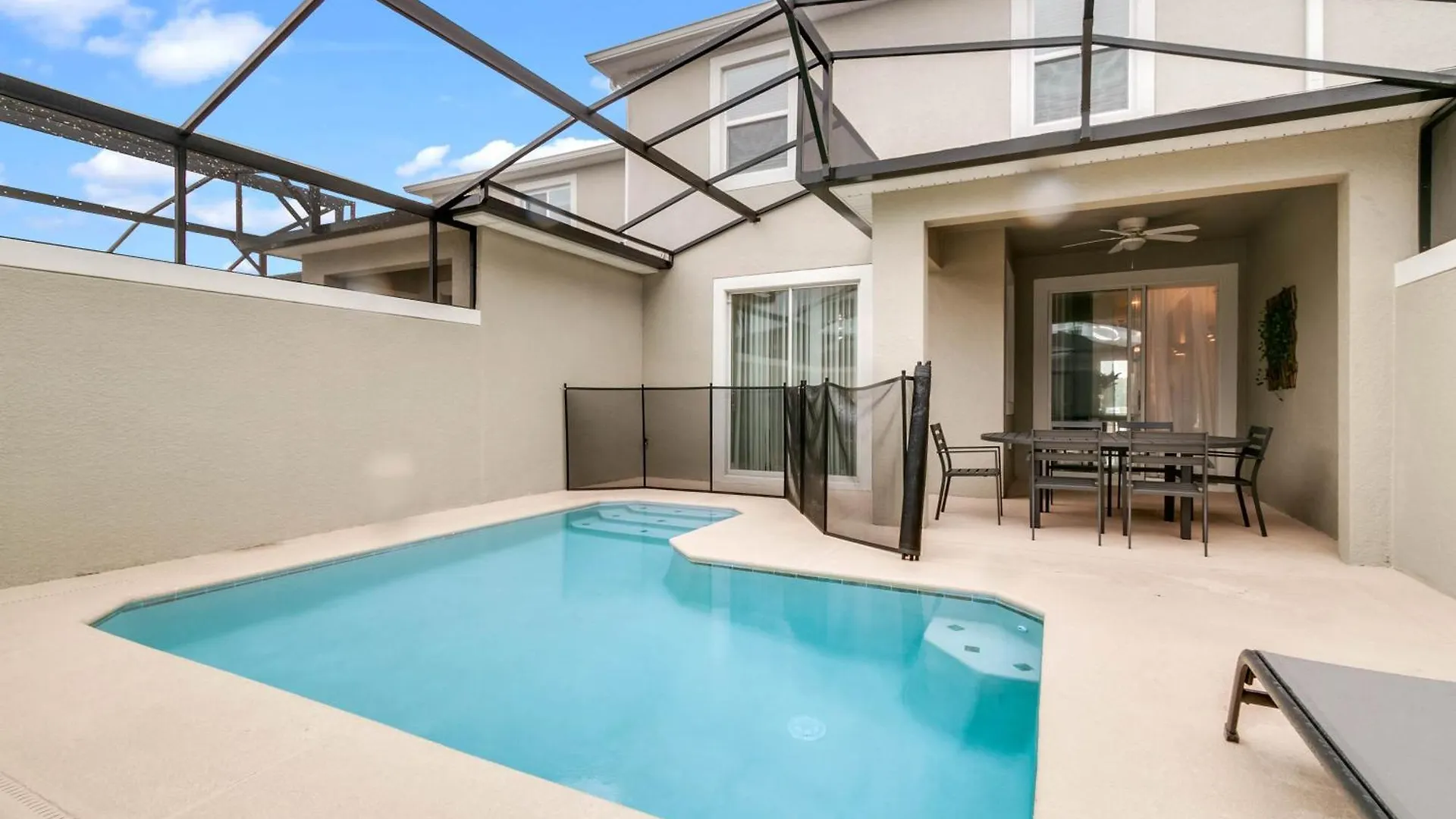 4 Bedrooms-3 Bathrooms- Storey 2849ss Holiday home