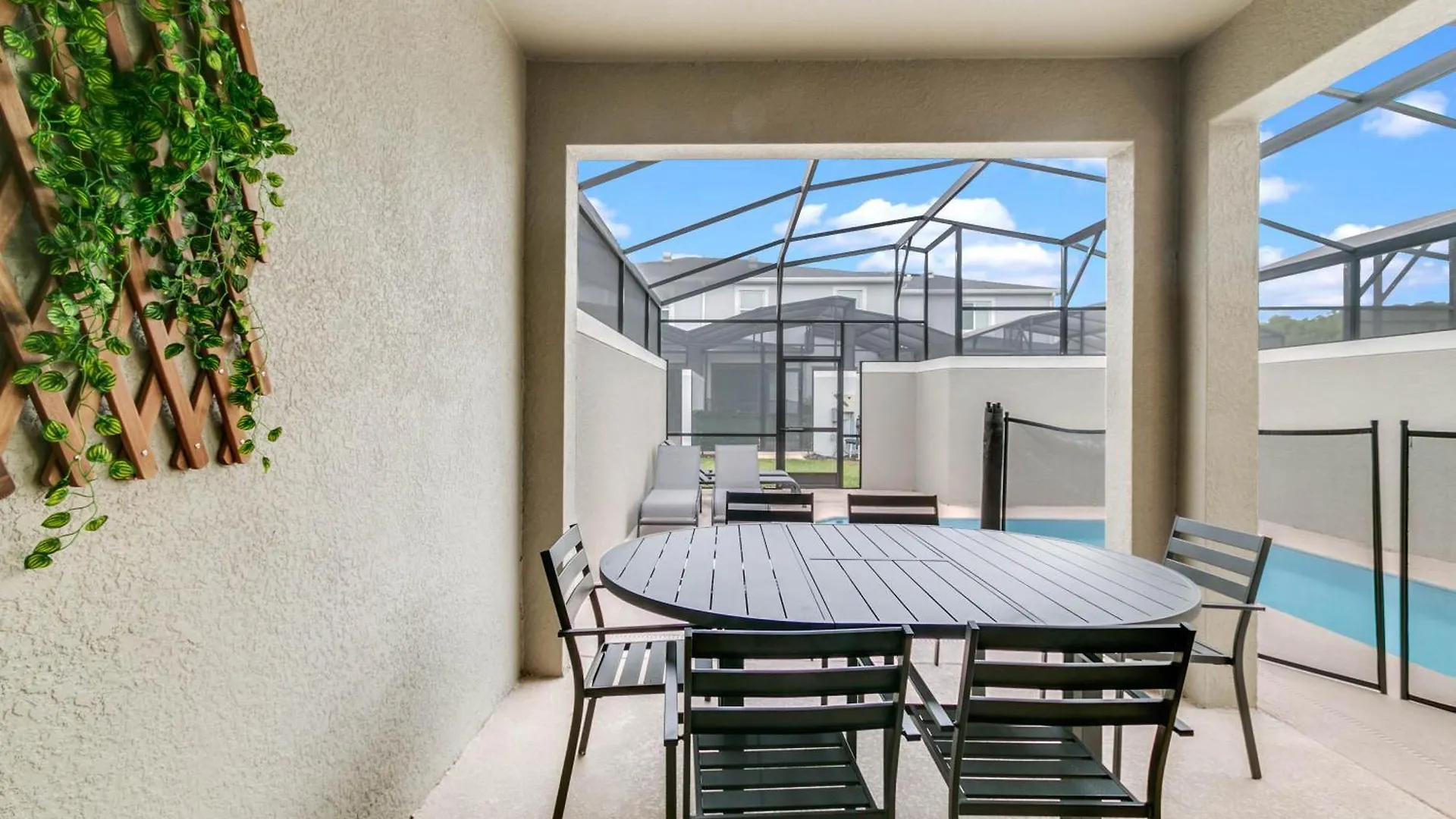 Holiday home 4 Bedrooms-3 Bathrooms- Storey 2849ss
