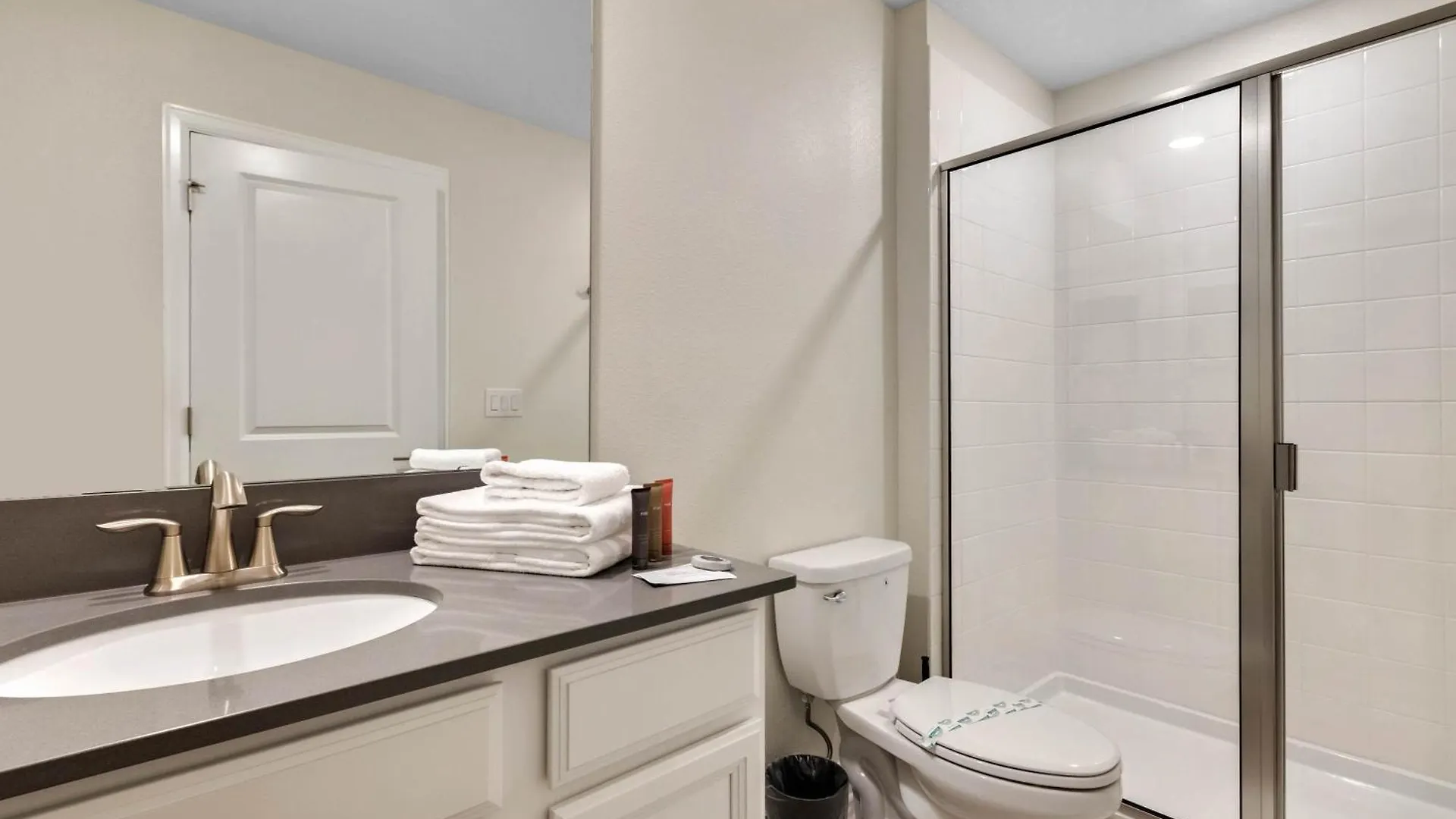 6 Bedrooms - 6 Bathrooms - Storey 2851 Bd