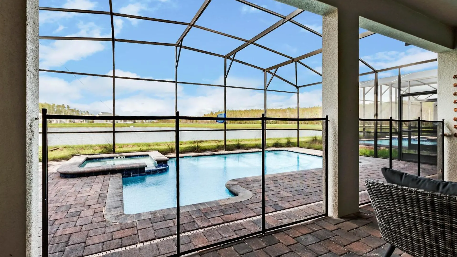 6 Bedrooms - 6 Bathrooms - Storey 2851 Bd *