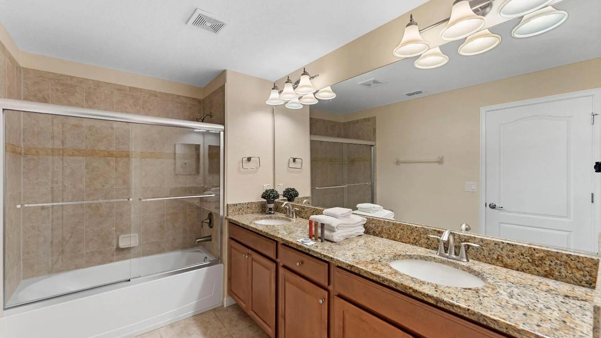 5 Bedrooms- 4 Bathrooms - Storey 4819 Ct