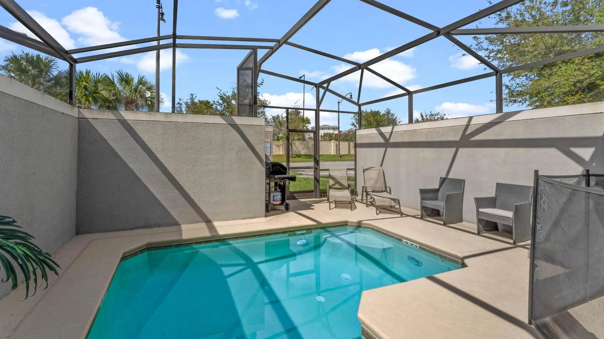 5 Bedrooms- 4 Bathrooms - Storey 4819 Ct *
