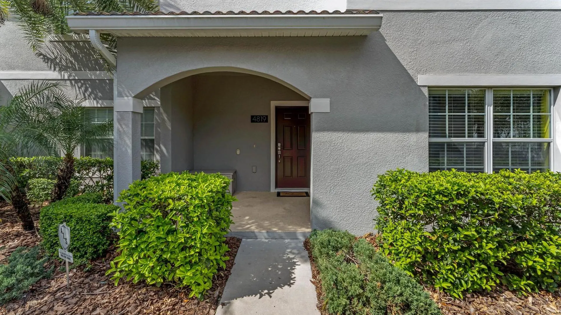 5 Bedrooms- 4 Bathrooms - Storey 4819 Ct Holiday home