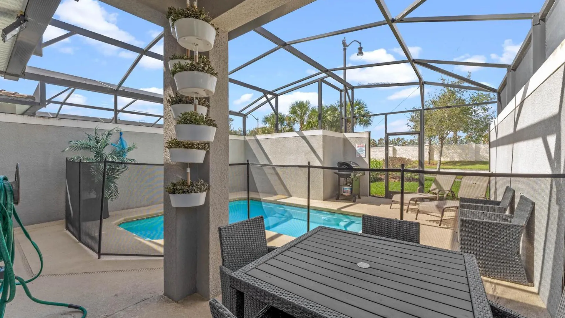 5 Bedrooms- 4 Bathrooms - Storey 4819 Ct * Kissimmee