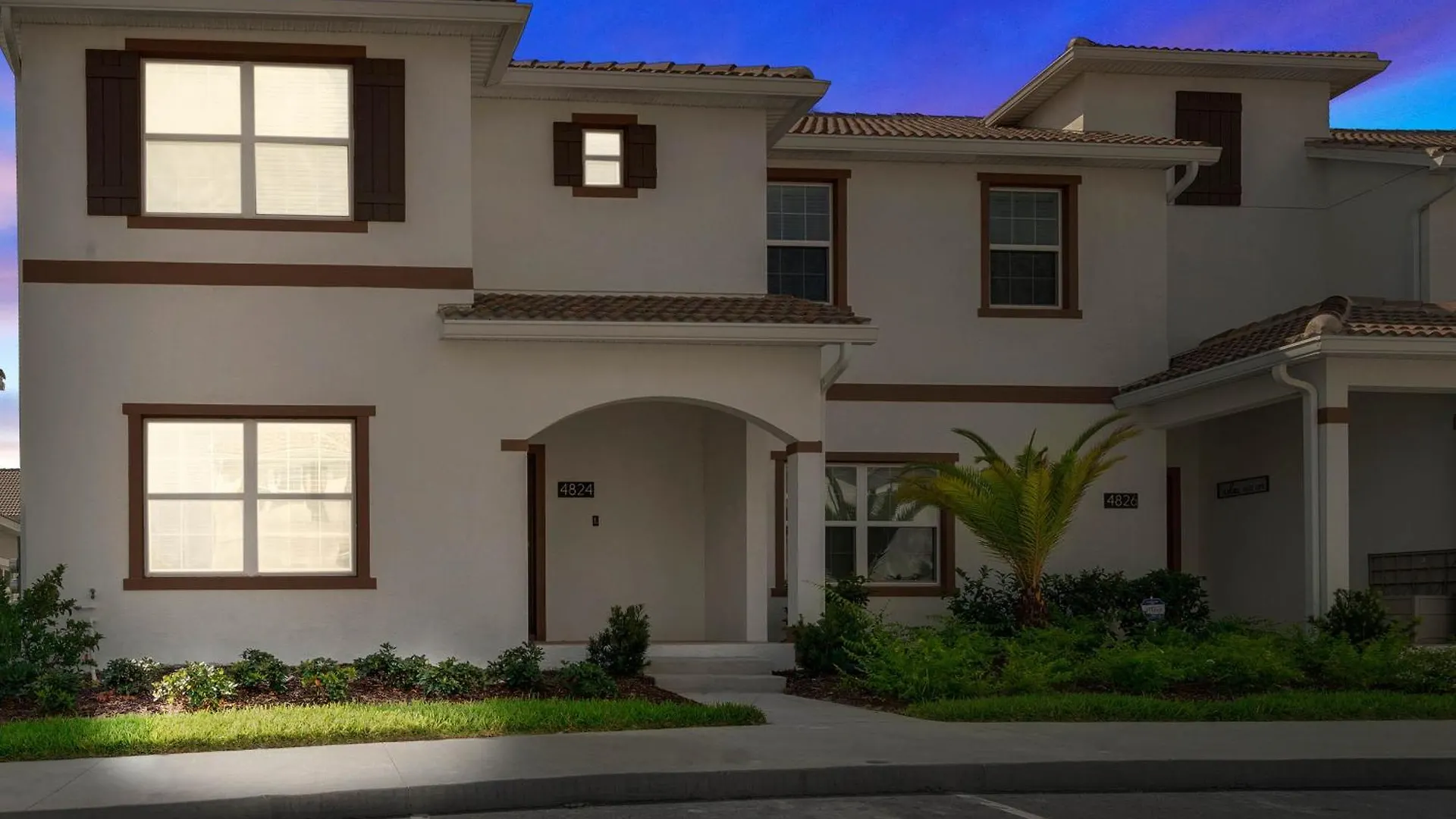 5 Bedrooms - 4 Bathrooms - Storey 4824 Ml * Kissimmee