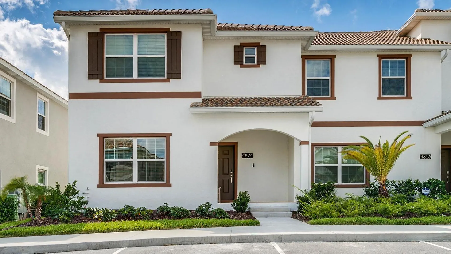 5 Bedrooms - 4 Bathrooms - Storey 4824 Ml * Kissimmee