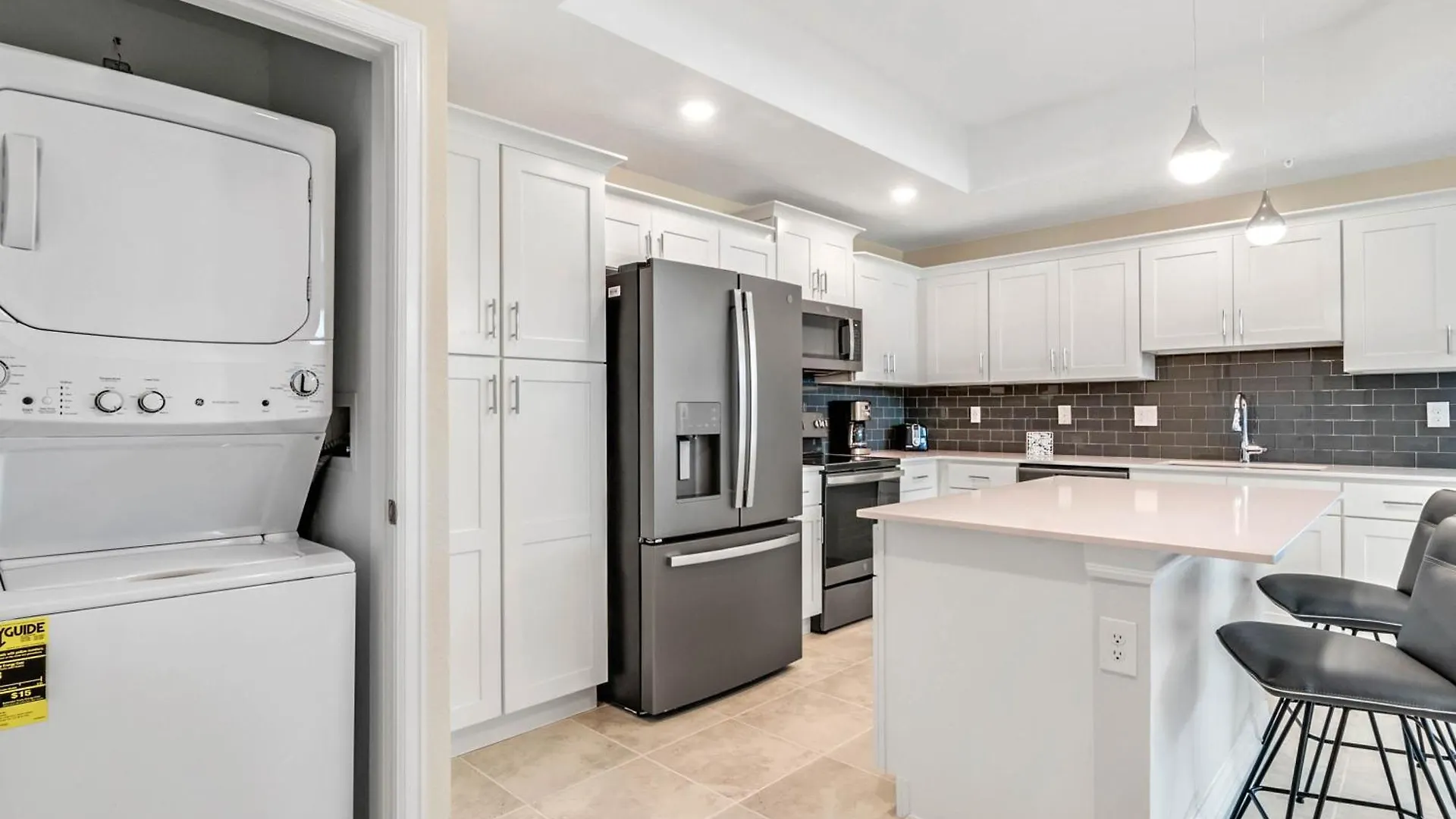 Apartment 3 Bedroom- 2 Bathroom Storey 3171-308 Pc