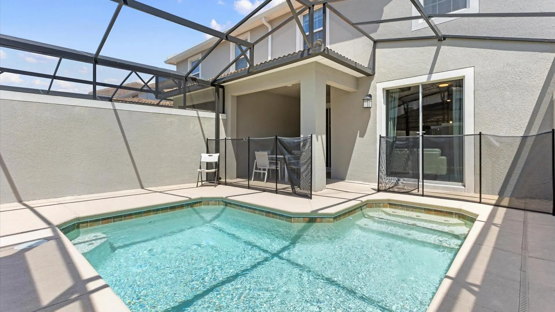 4 Bedroom- 3 Bathroom Storey 4818 Ml * Kissimmee
