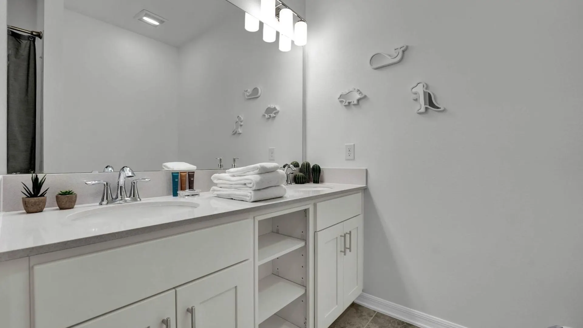 Apartment 2 Bedrooms- 2 Bathrooms- Storey 3191-405 Pc