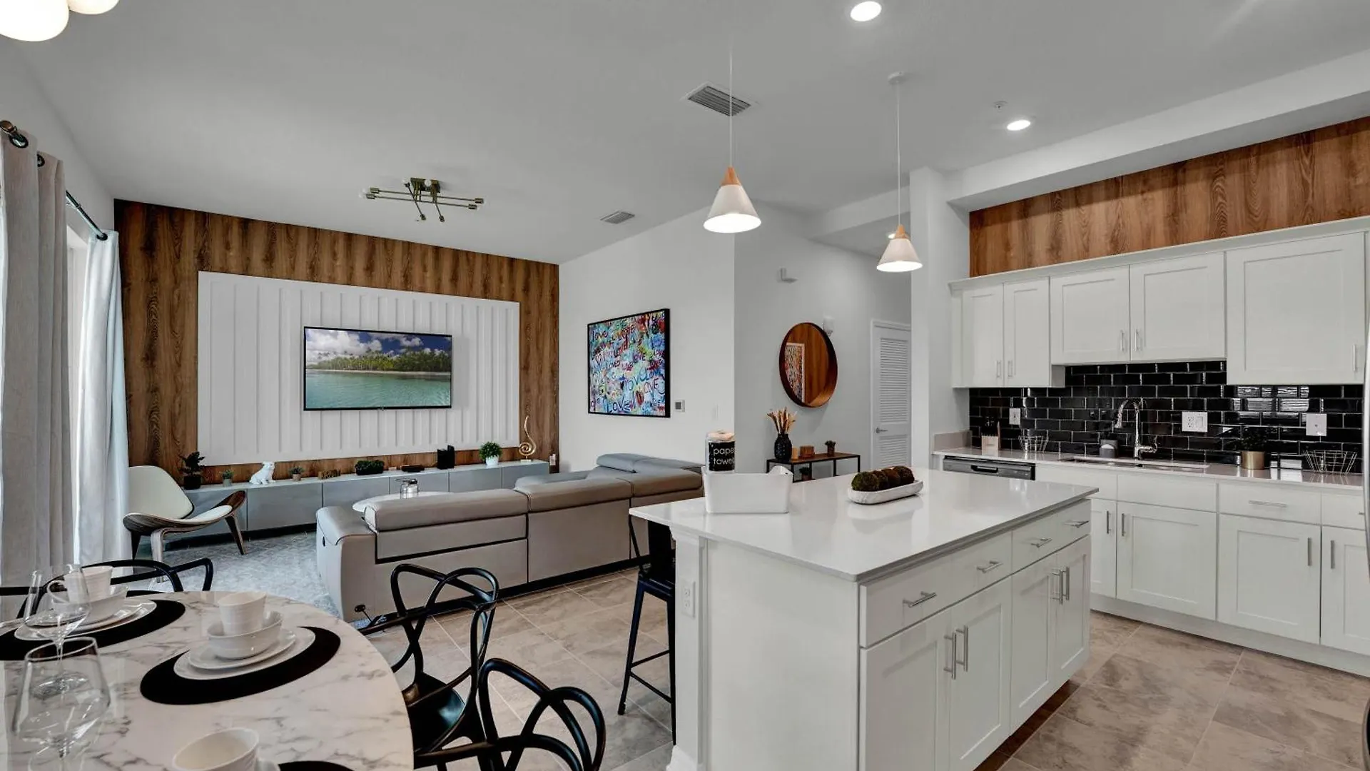 2 Bedrooms- 2 Bathrooms- Storey 3191-405 Pc *