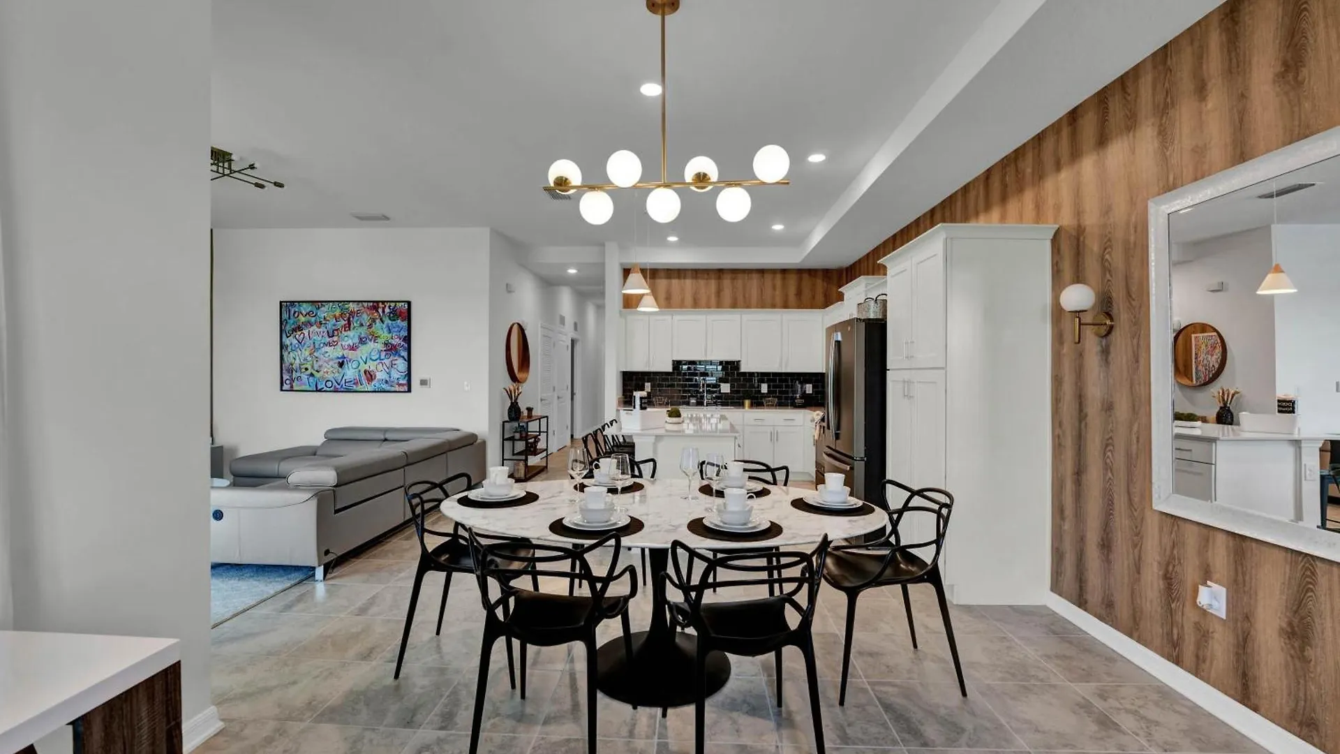 2 Bedrooms- 2 Bathrooms- Storey 3191-405 Pc Apartment *