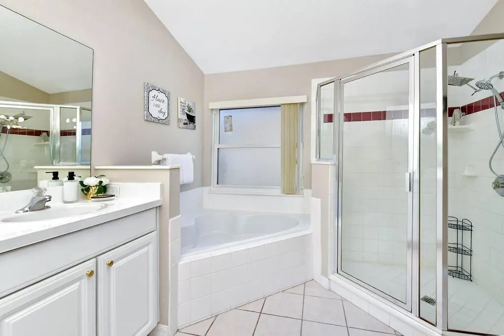 Lakeview Luxury Oasis Holiday home *