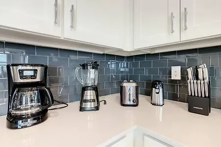 Lovely 2br Lakeview With 2 Clubhouses Holiday home