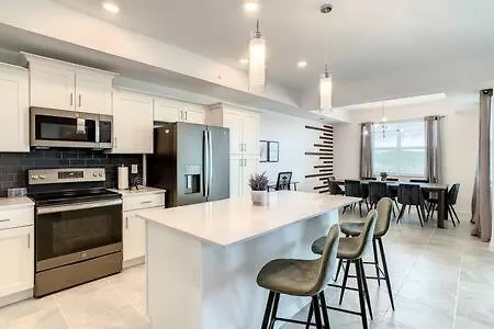 Lovely 2br Lakeview With 2 Clubhouses *