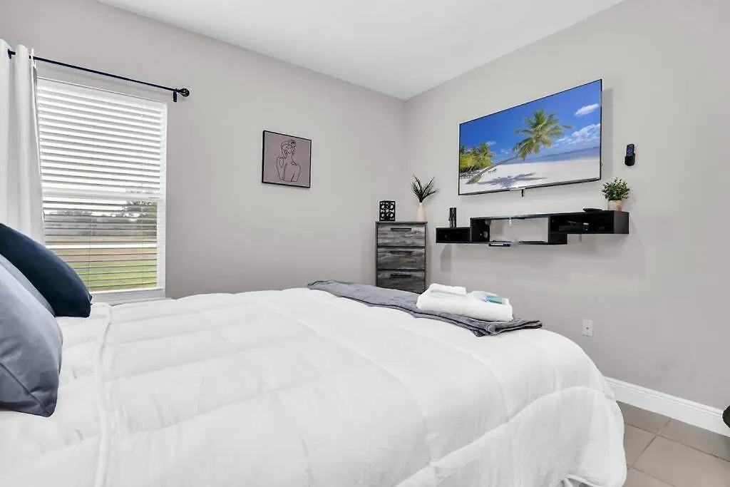 Apartment Uniquely Chic Near Disney! Kissimmee