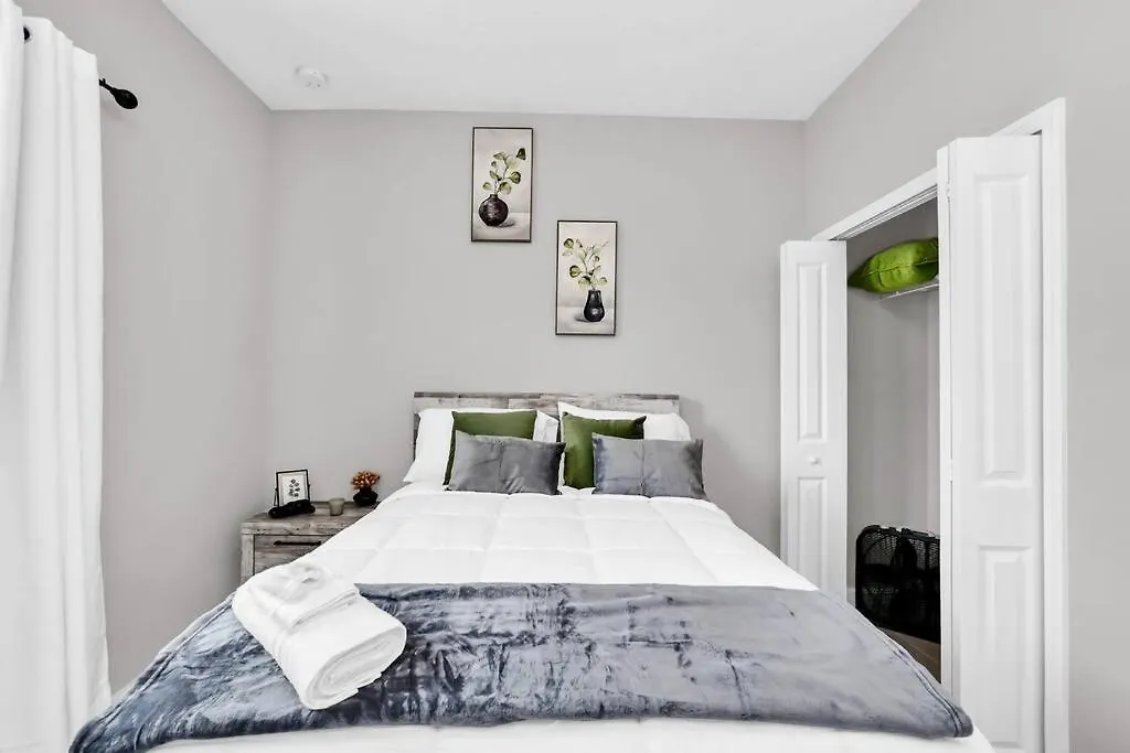 Uniquely Chic Near Disney! Apartment