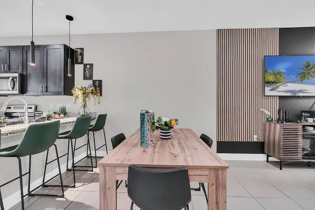 Apartment Uniquely Chic Near Disney!