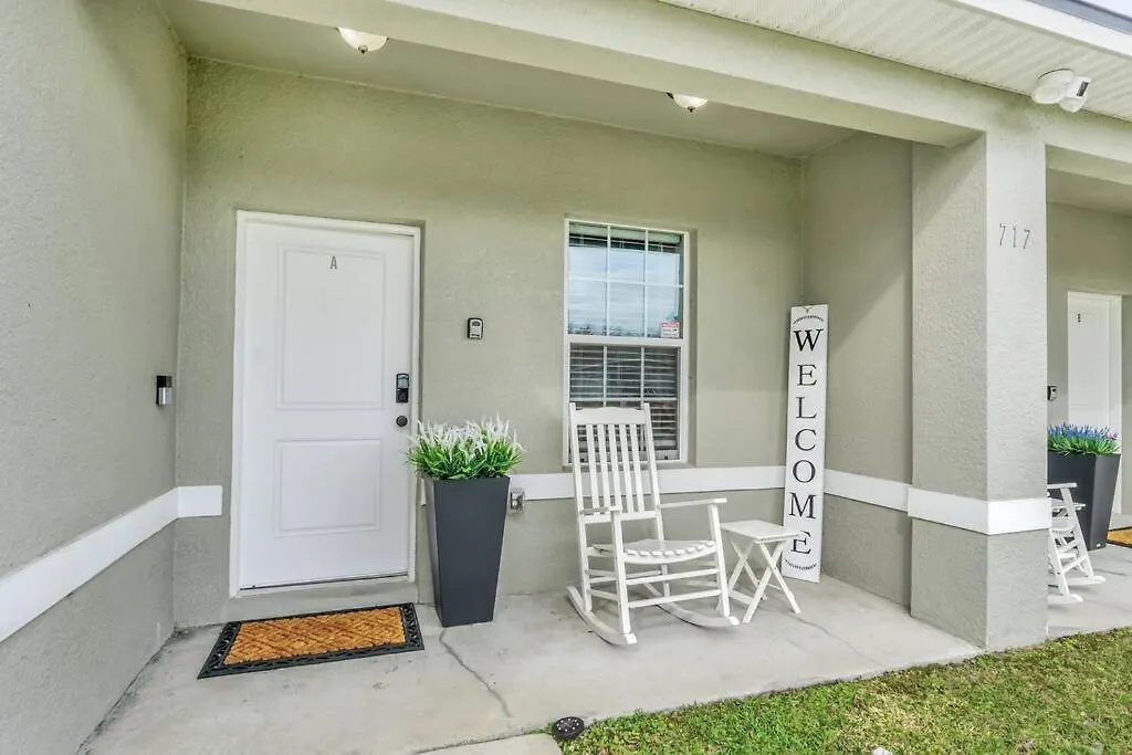 Apartment Uniquely Chic Near Disney!