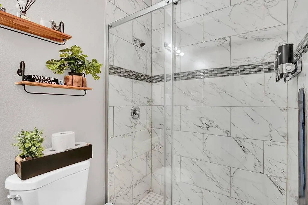 Uniquely Chic Near Disney! Apartment