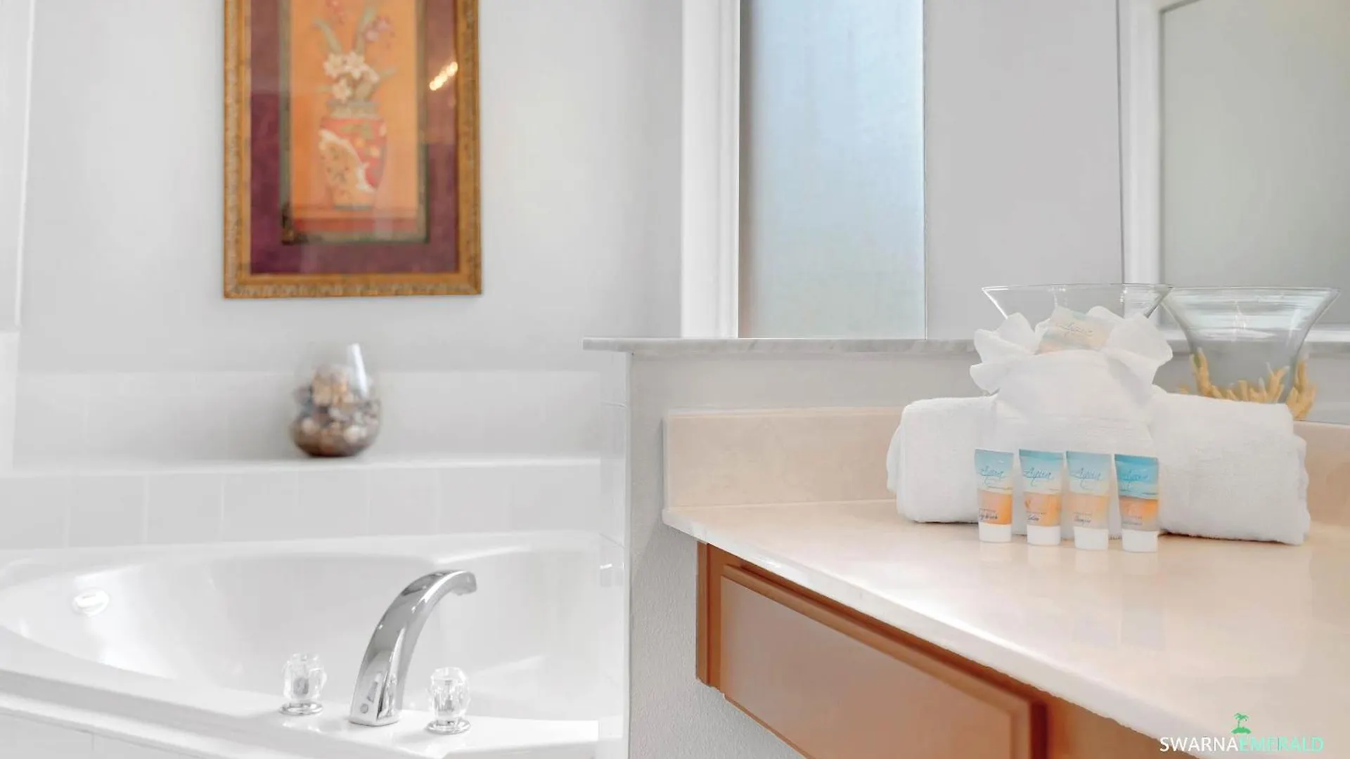 Private Pool, Tub, Themed Rooms, Amenities *