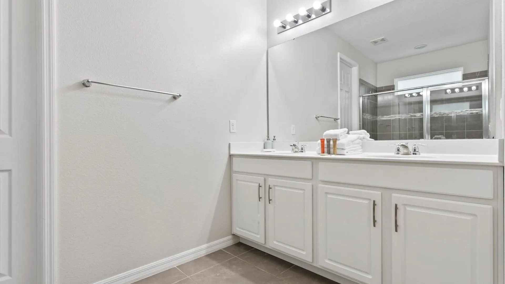 9 Bedroom- 6,5 Bathroom Solara 1552 Np