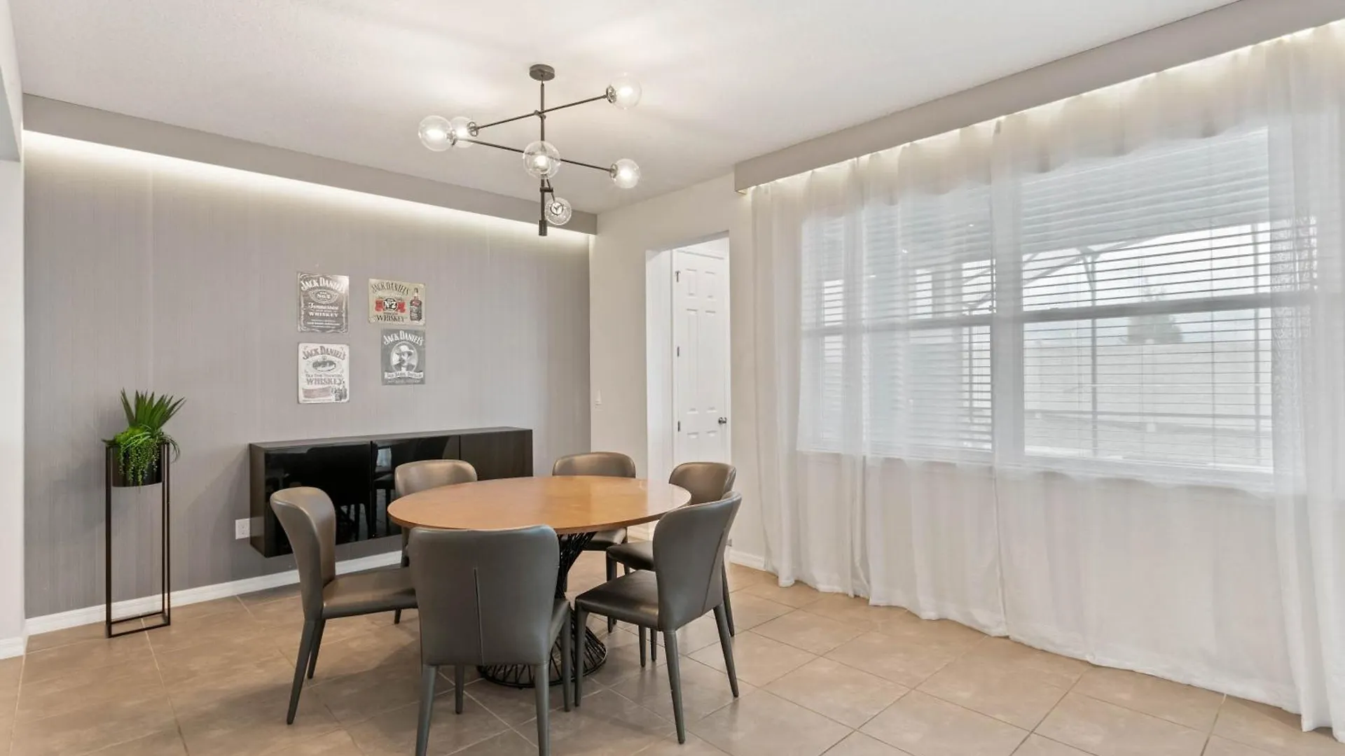 9 Bedroom- 6,5 Bathroom Solara 1552 Np Holiday home