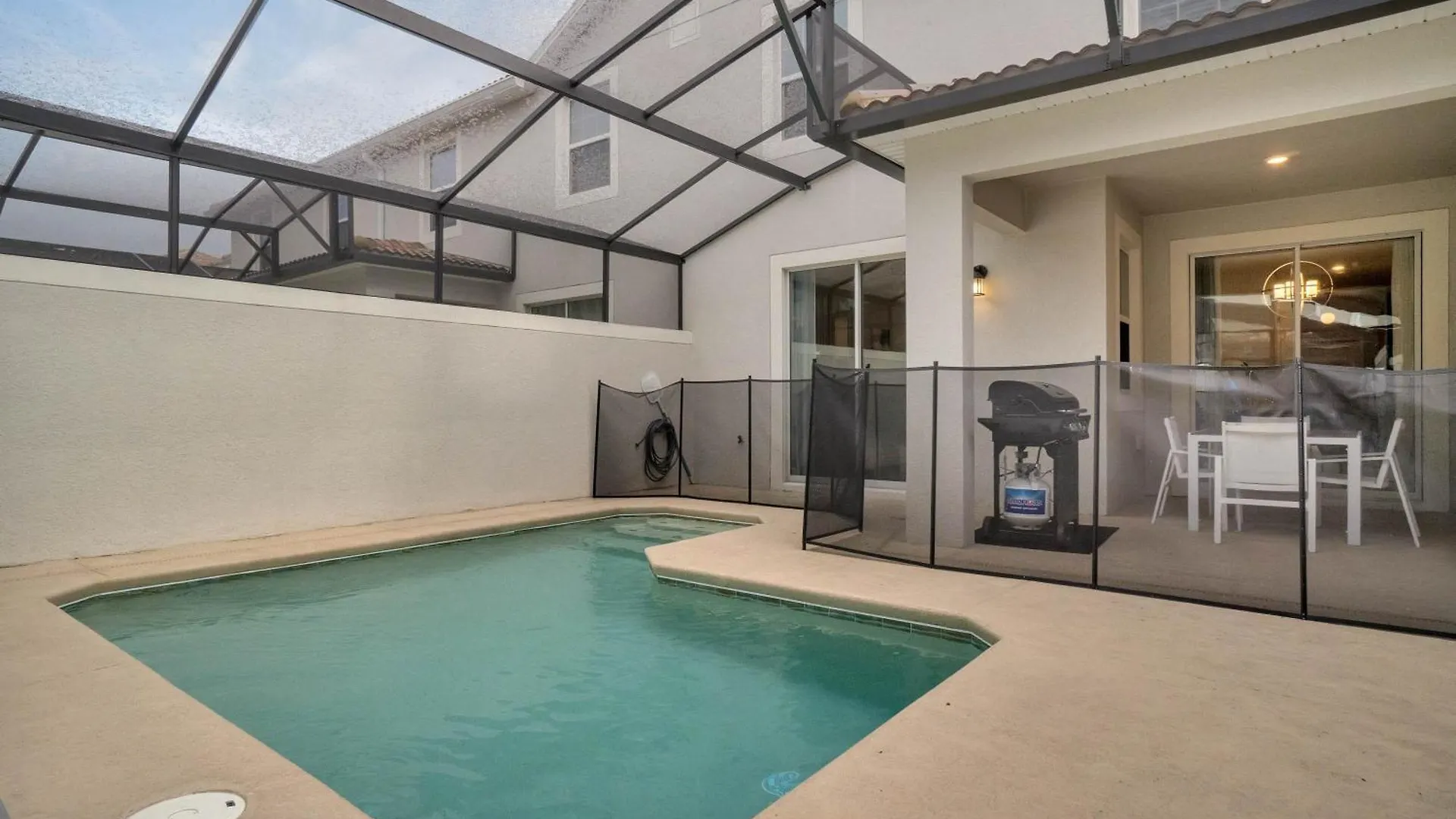 4 Bedrooms- 3 Bathrooms - Storey 4819 Ds Holiday home Kissimmee