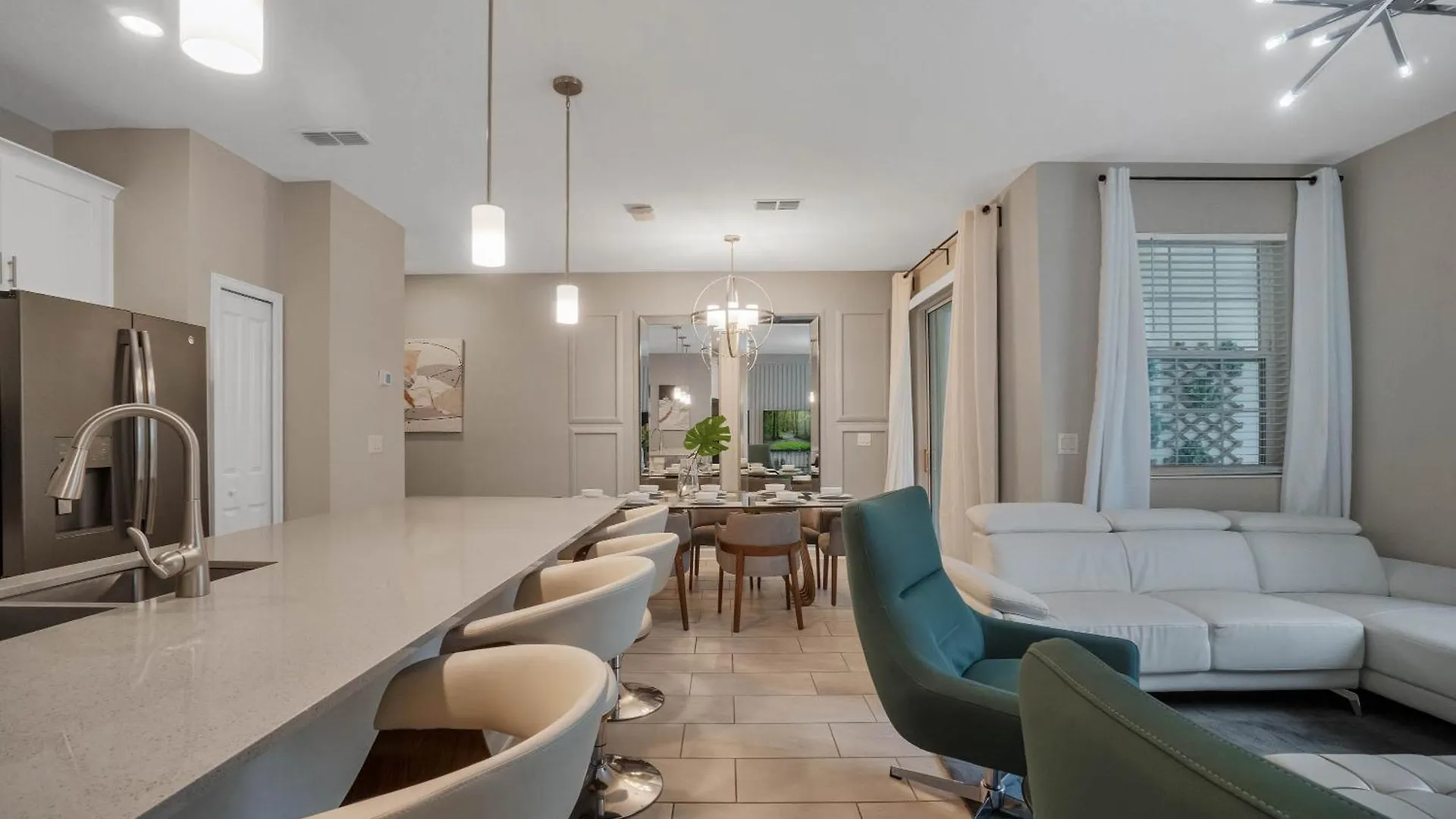 4 Bedrooms- 3 Bathrooms - Storey 4819 Ds Holiday home *