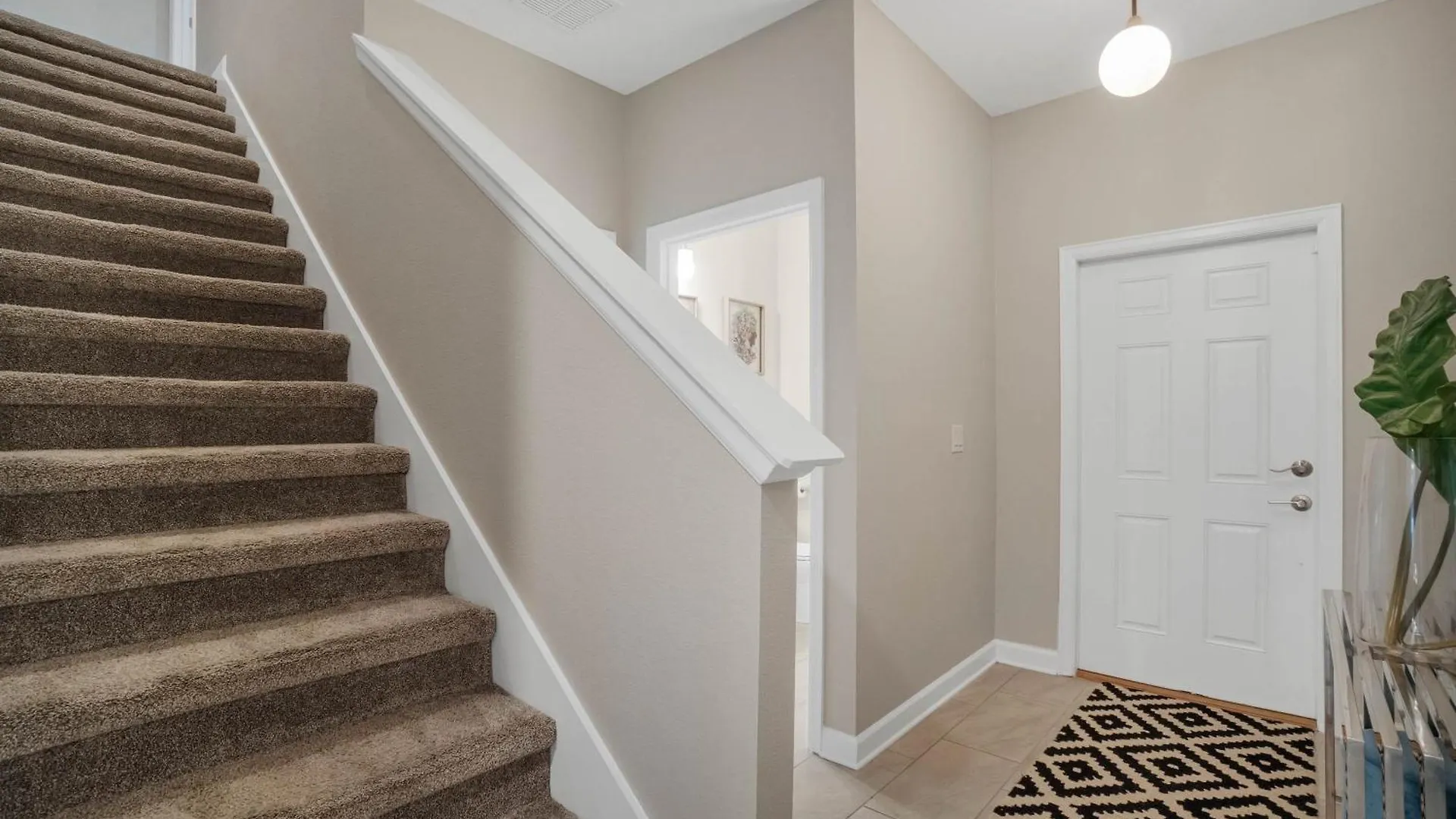 4 Bedrooms- 3 Bathrooms - Storey 4819 Ds