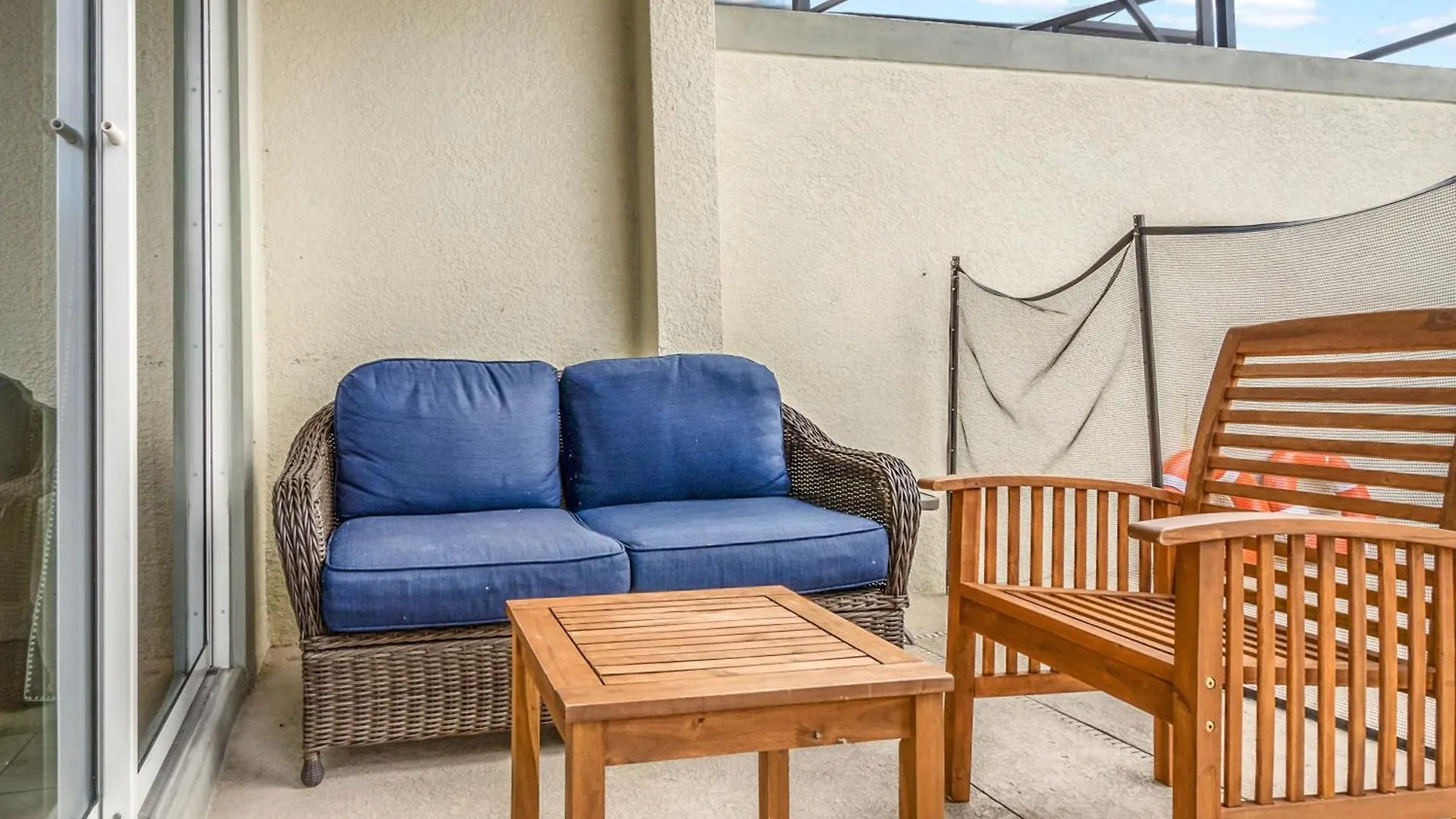 5 Bedrooms - 4 Bathrooms- Storey 4921 Wa Kissimmee